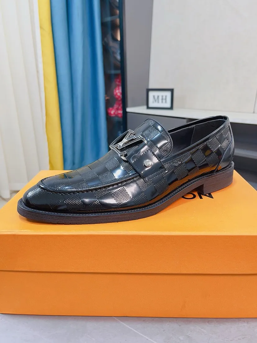 Men's men's shoes💰540🌸🌸Water dyed cowhide 💶[Louis Vuitton (LV)] High-end business formal leather shoes🍀Luxury and elegant style, both practicality and style, professional focus on details and quality, counter original 1⃣️: 1⃣️super accurate reproduction👍🏻! Material: The upper is made of imported original calfskin➕imported Italian cowhide leather. Original anti-slip and wear-resistant outsole! Black, brown and blue are optional. Number of yards: 38--44 (45 customized)
